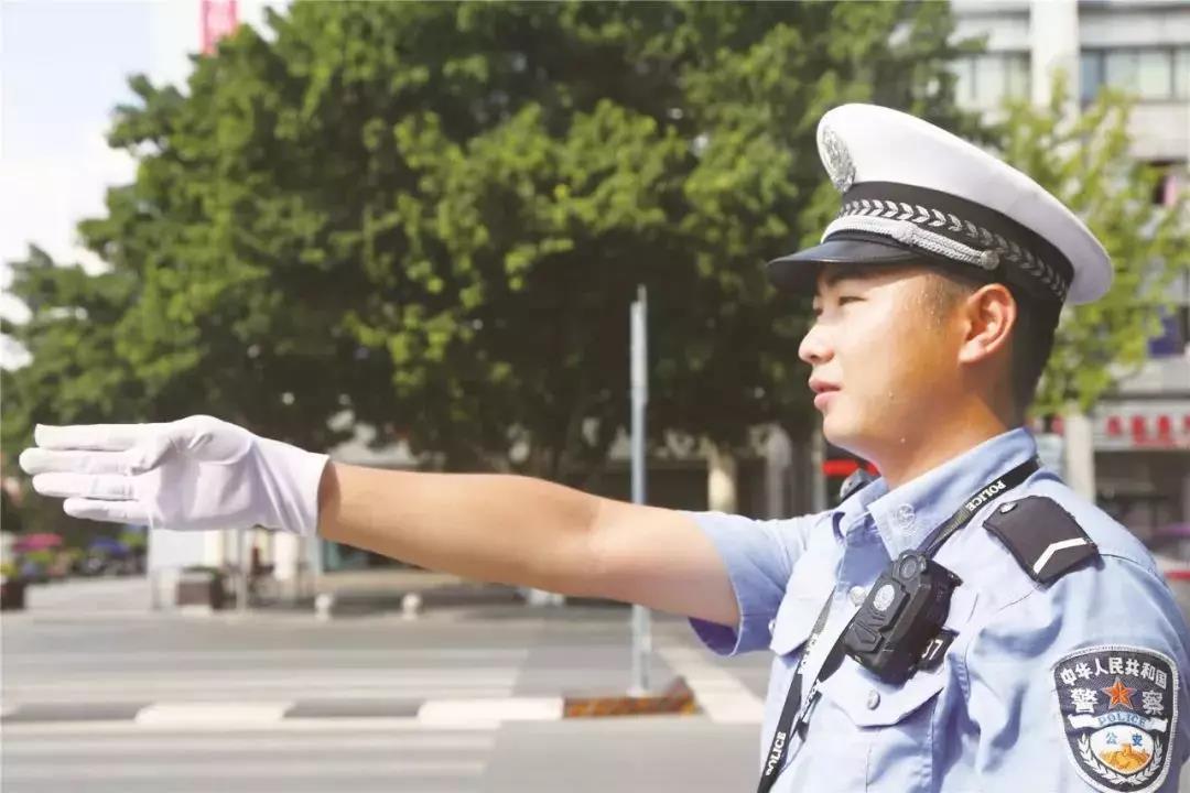 夏日送清涼| 慰問一線交警同誌